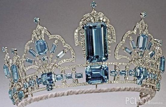 巨大蓝宝石王冠