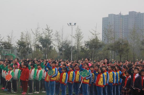 商鼎路第一小学天晴朗助学基金仪式在郑州启
