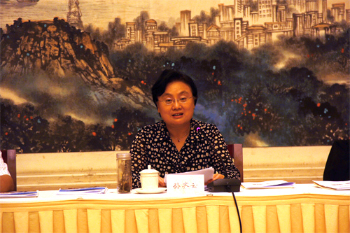 安徽省红十字会副会长孙齐云在会上发表讲话。