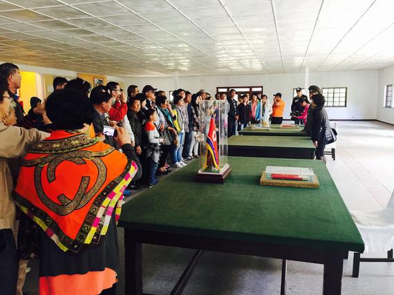 接受主体思想教育 神秘国度朝鲜三日游_成都汽