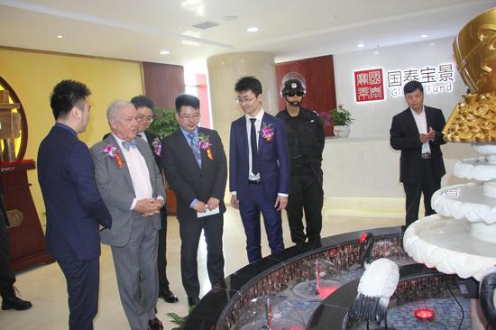 羅杰斯參觀國泰寶景