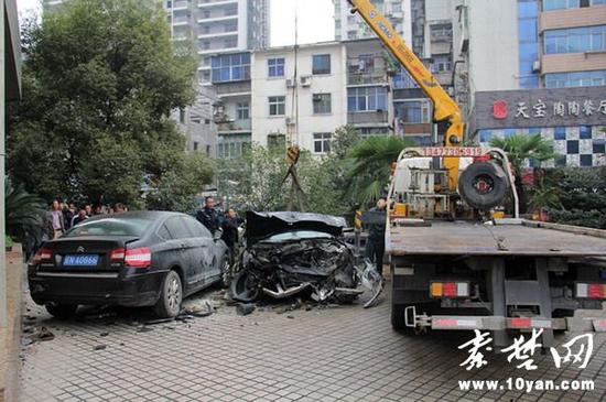 肇事奔馳轎車車頭報廢