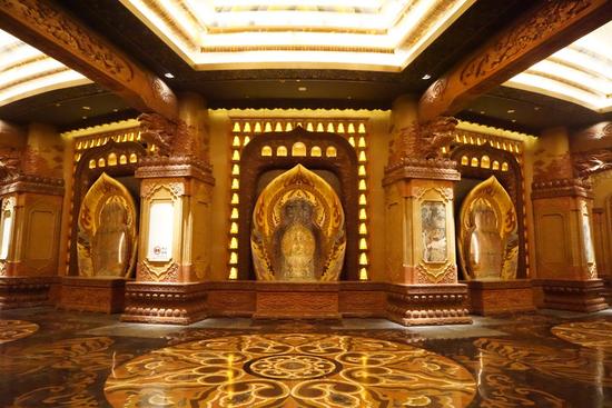 佛顶骨舍利惊艳亮相 地宫木雕均出自金华人之