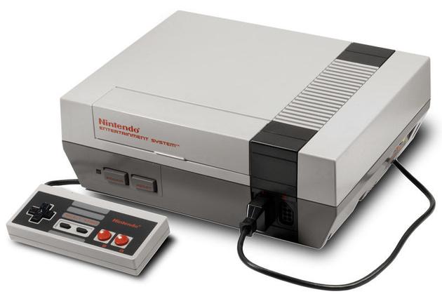 Family Computer，登陆北美时改名 Nintendo Entertainment System(NES)