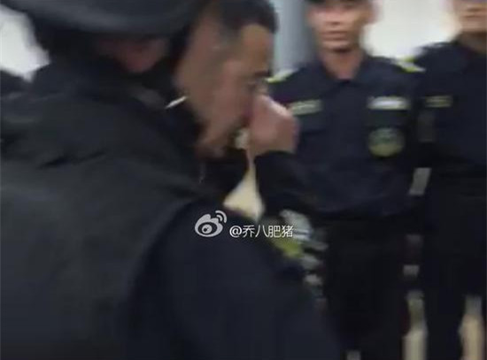 杨坤在商演后台