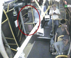 男子跳窗逃跑