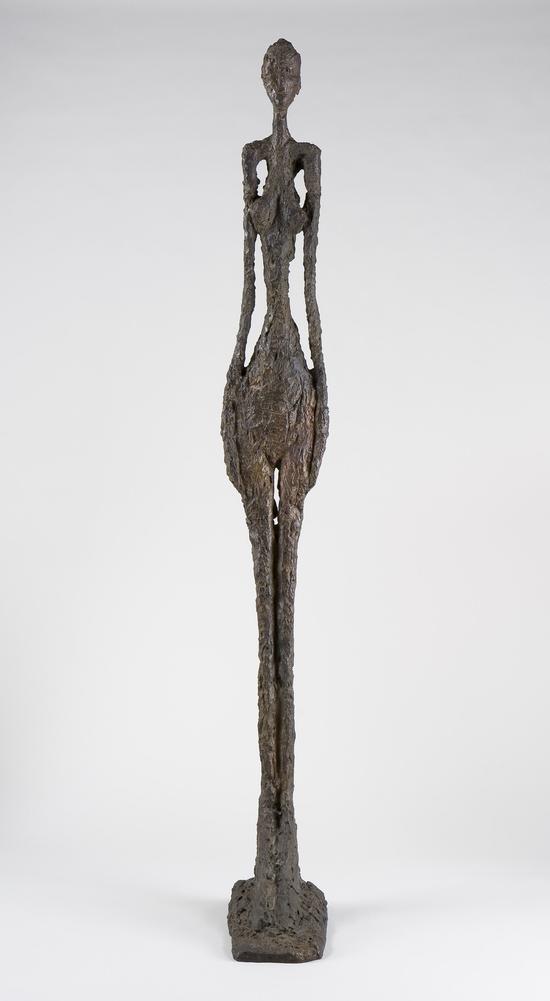 阿尔贝托·贾科梅蒂 Tall Woman IV，1960，铜，270 x 31.5 x 56.5 cm
贾科梅蒂基金会藏品
© Giacometti Estate (Fondation Giacometti & ADAGP) Paris