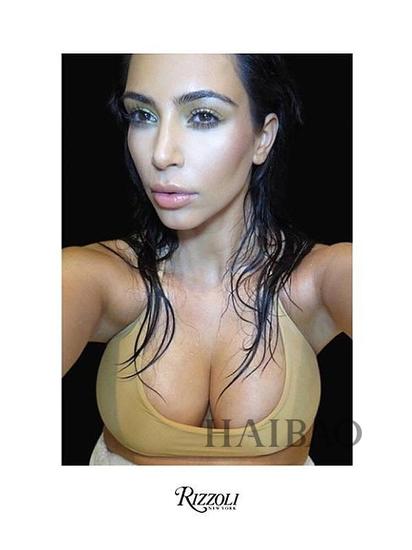 金-卡戴珊 (Kim Kardashian) 的自拍集