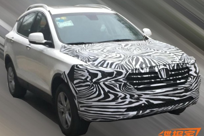 采用新前脸造型 新款奔腾X80谍照曝光