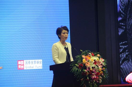 2015新華網高端金融峰會暨對話羅杰斯在鄭舉行