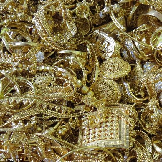 这些将被公开拍卖的黄金是英国皇家税务与海关总署查获的走私物品。（网站截图）
