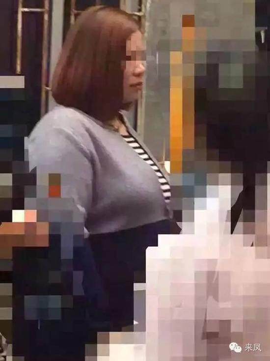 打女孩的女子曾在醫(yī)院出現(xiàn)。