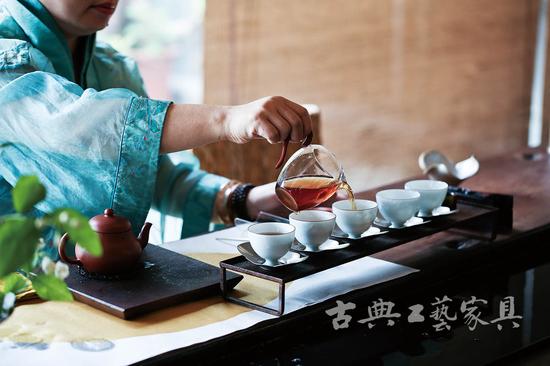 黄劲榕认为，香与茶都是来自自然的馈赠，是相辅相成的。  