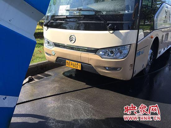 男子路邊拿公家水洗車，自稱叔叔是局長