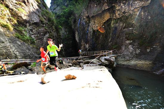 楠溪江成为登山、露营、徒步、漂流等活动的好去处。