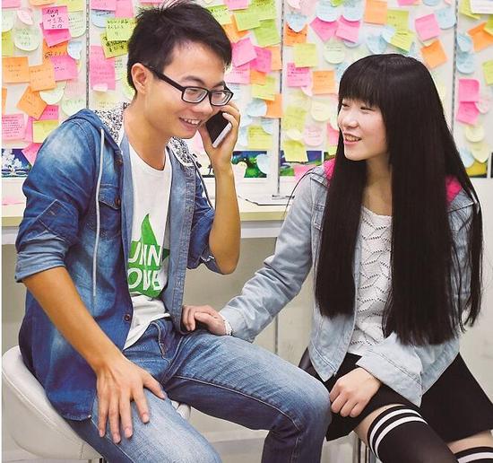 文艺男青年辞职进华科开饮品店 为陪女友读研