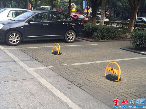 余姚海鲜豆捞_银行门前停车位装地锁律师：银行无权占公共区域