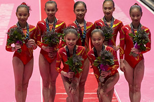 体操世锦赛女团决赛中国出色摘银 美国豪取3连冠
