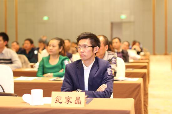 赖茅董事长_赖茅集团董事长刘术闻(2)