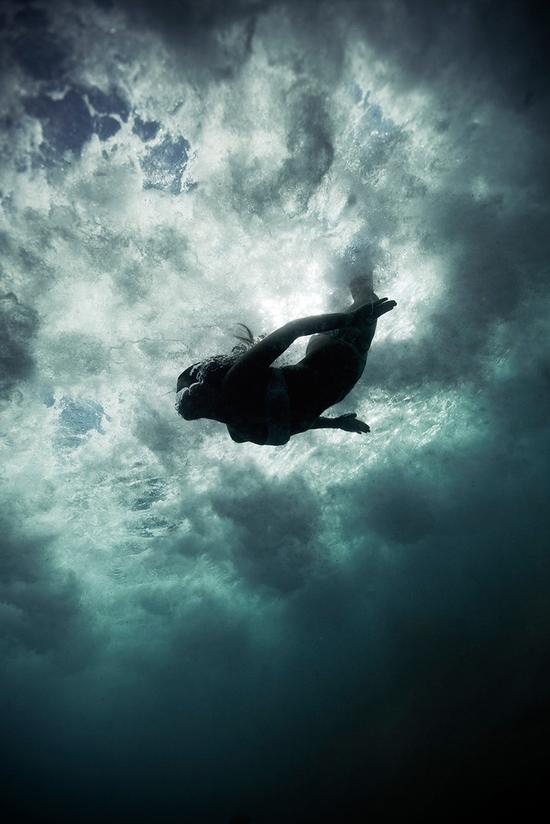 冒险精神的照片:记录人与深海创意的惊人影像
