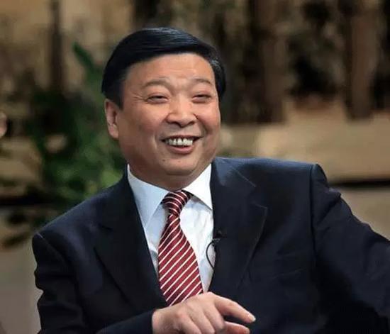 ▲姜大明,1953年3月生,山东荣成人,2012年11月当选为中央委员时,他是山东省委副书记、省长,2013年03月起,他开始担任国土资源部部长、党组书记,兼任国家土地总督察。姜大明的主要工作经历是在共青团中央组织部以及山东省。