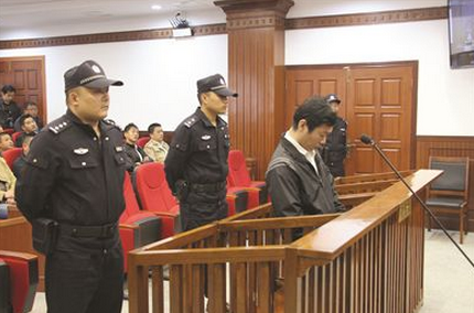 7分钟看了39次 手机   司机看手机撞路人 获刑|开