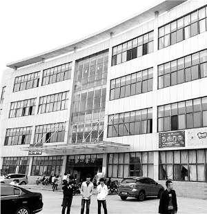 涉事KTV在学校第二食堂四楼。