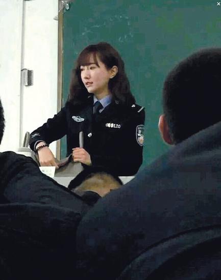 河南美女老师上课被围观