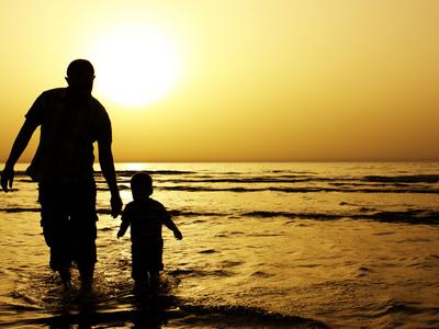 【基金经理致信儿子别信大师】近日,一位. 来