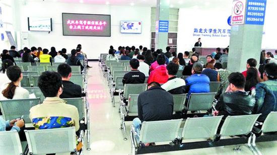 湖北主流驾校报价仅3000出头 学车又难又贵或