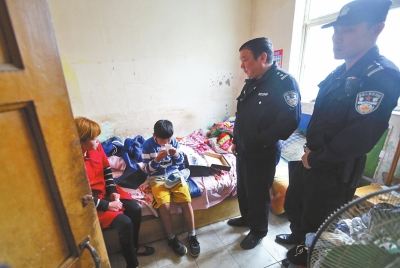 洛阳10岁男孩流浪5年 吸烟玩游戏无一不沾