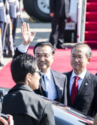 李克强抵达首尔