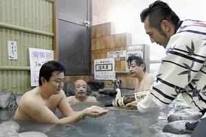 泡日本温泉奇葩混浴怪招多