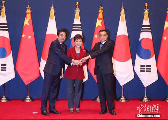 11月1日，中国国务院总理李克强出席在韩国首尔举行的第六次中日韩领导人会议。这是中日韩领导人会议时隔三年半后重启 。 中新社记者 刘震 摄  