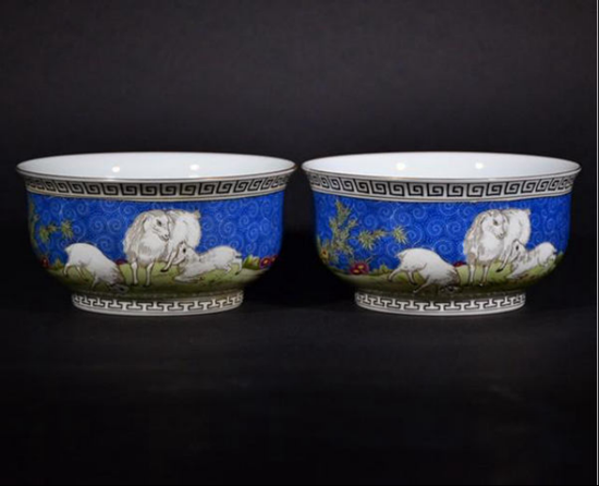 粉彩对碗 高5.5cm,直径11cm,拍品编号:287 落槌价格:750 美元 拍卖行:Baoyi US Auction Inc