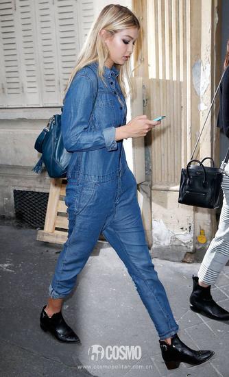 Gigi牛仔裤搭配短靴