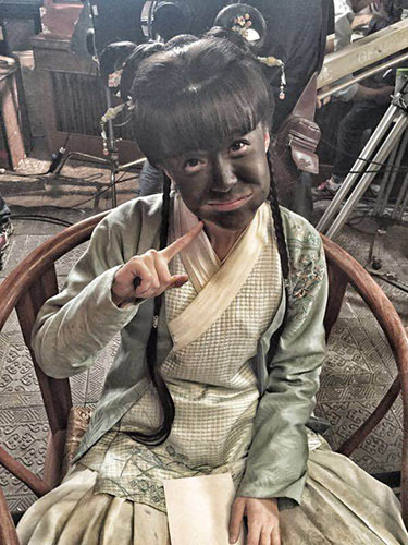 李金铭满脸涂炭在自黑路上越走越远