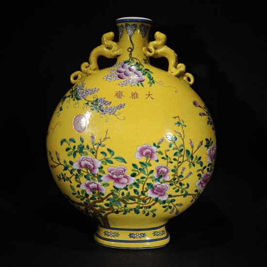 大雅斋黄地粉彩瓶 高50cm,拍品编号:64 落槌价格:1,700 美元 拍卖行:Baoyi US Auction Inc