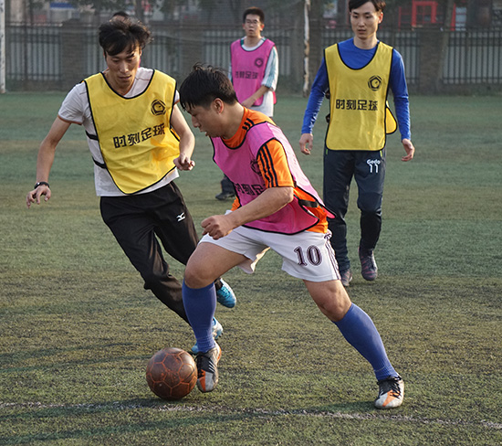 伪光棍节荣耀 管理学院携新骄阳时刻足球杯登