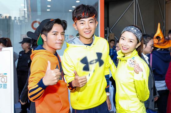 张皓然与Grace、黄智博互动