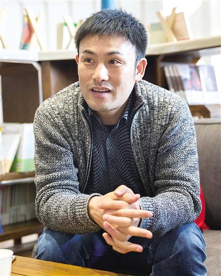 正团级转业军官转业当棒棒 没钱时老干妈下饭