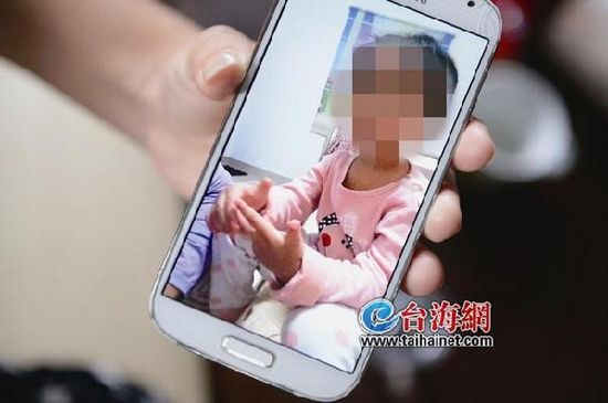 女童的姑姑拍下视频，视频里女童把被侵害的过程说了一遍