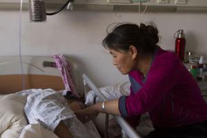 复读女孩因成绩不理想跳楼 全身多处骨折(图)