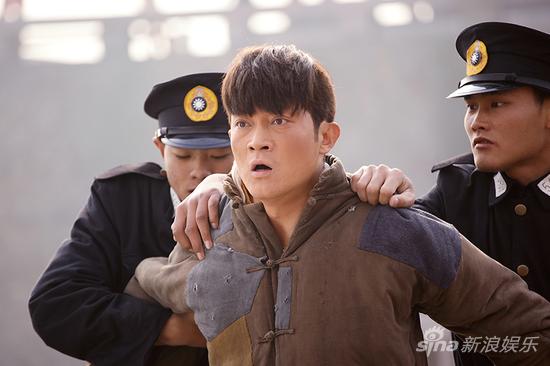 杨志刚饰演的海猫陷入危机