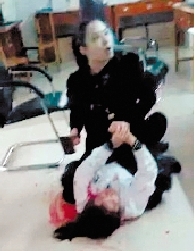 黑衣女子持刀砍伤女医生