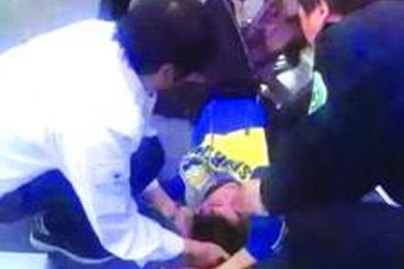 合肥道路交口摩托撞飞男生 肇事司机跑了