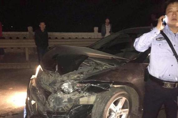 湖北荆门两涉恶团伙街头开车对撞