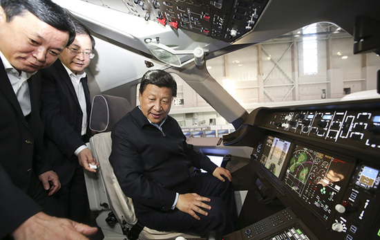习近平 c919客机样机