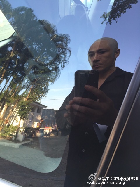吴镇宇任性剃锃亮光头