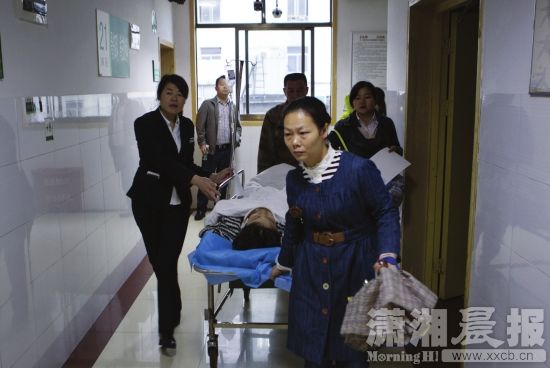 10月31日,长沙万博汇小区一电梯冲顶。